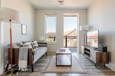 Image de Blueground | St. Elizabeth's, balcony, nr Boston Park