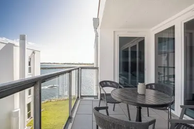 Image de Sea air - 1st row on the water, balcony, indoor swimming pool, underground parking space