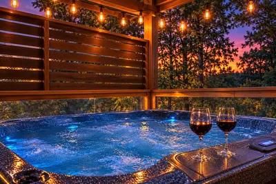 Image de Spacious 5 Bedroom Riverfront Lodge with Game Room and Hot Tub in Sevierville