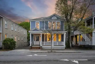 Image de Spacious 3br Home, Walk to King St!