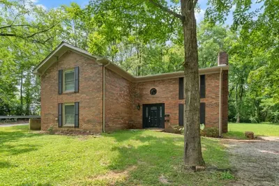 Image de Spacious Backyard • Fireplace • Mins from Downtown