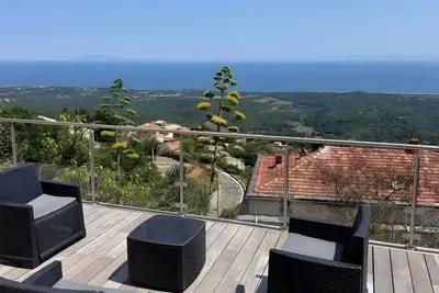 Image de Villa 'Tout Confort' avec Vue Mer, Terrasse Privée et Wi-Fi