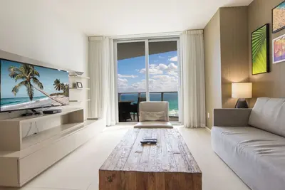 Image de 2-bdrm Oceanview Condo Lyfe Beach Resort Hollywood + Pool, Beach Service & Gym