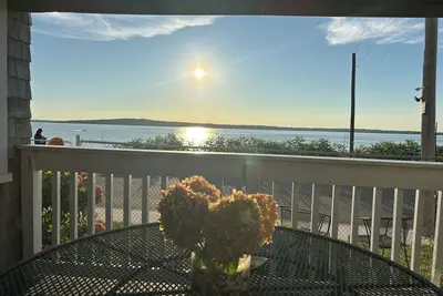 Image de Waterfront Cottage On Mount Hope Bay