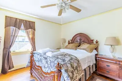 Image de Workspace & Free Parking | Close to Colleges + Shops