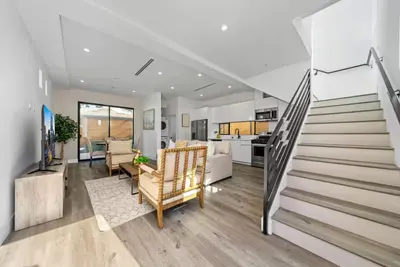 Image de 2br/2. 5ba Brand New Villa in La with Free Parking