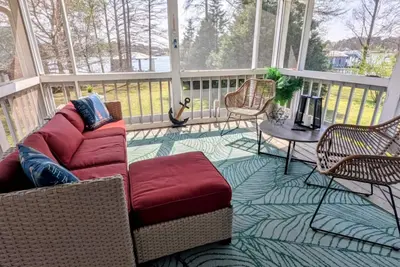 Image de Cozzy Cottage/mobile home on the water @ Lake Balckshear