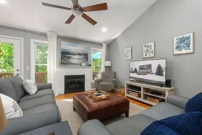 Image de Massanutten's Charming Blue Bear Cottage - New! !