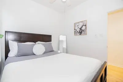 Image de Entire Floor- 2 Apartments, patio, parking, W/D Lp