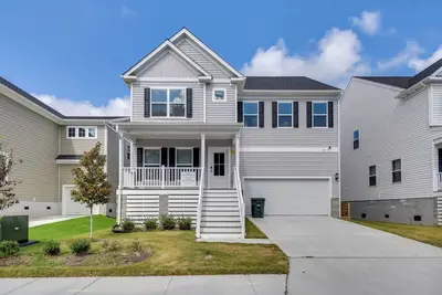 Image de Walk to Beach: Group Getaway in Coastal Virginia