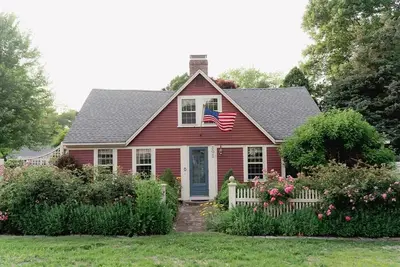 Image de Historic 5br Mid Cape w/ Private Lake Access