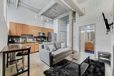 Image de Delightful apartment with Ac in charming Cleveland