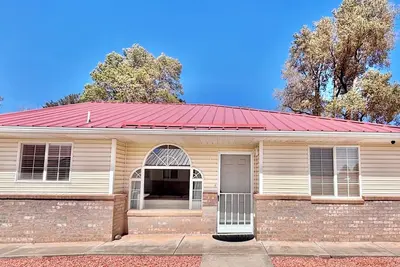 Image de Red Glow Plateau I In Town Location I Clean & Comfortable