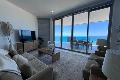 Image de Esmeralda Beach Resort 3 Bedrooms Condo C 1201