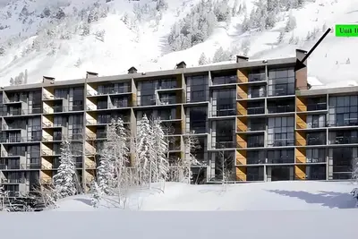 Image de SnowBird Slopeside 10th Floor 2 Story Loft @ the Iron Blosam;\nSki In - Relax Out
