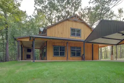 Image de Gorgeous lodge tucked away in Texarkana - 3 bedrooms available