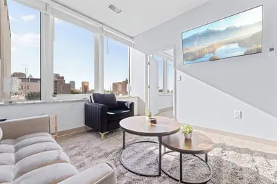 Image de Prime Downtown Spot Near Arena+Food+Nightlife