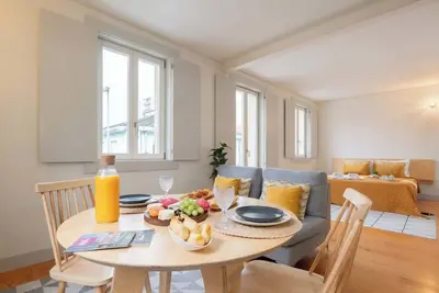 Image de Studios & Spacious T4 with Garden by HostWise