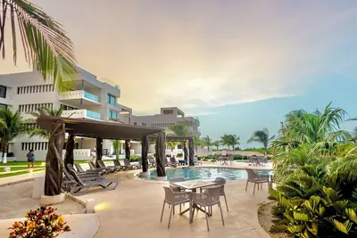 Image de 3-bedroom condo on the beach with resort-style amenities & stunning views!