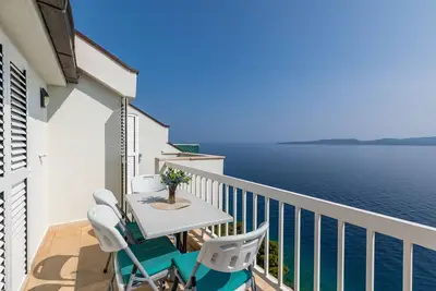 Image de Appartement de deux chambres prés de la plage Baie Pisak - Vrulja, Omis (A-24622-a)