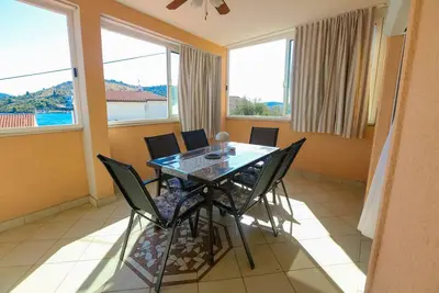 Image de Appartement de deux chambres avec la terrasse et la vue sur le mer Rogoznica (A-24889-a)