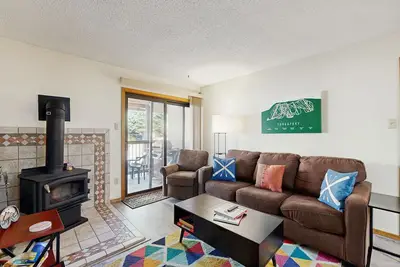 Image de Mountain condo with a wood burning stove, shared hot tub, and steps to ski lift