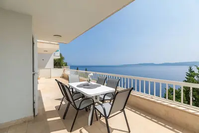 Image de Appartement de deux chambres prés de la plage Pisak, Omis (A-21575-c)