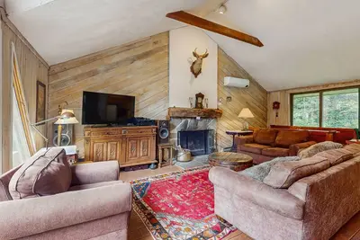 Image de Cozy house near Mt Snow w/ large deck and bbq, Tv, wifi, kitchen, dvd player