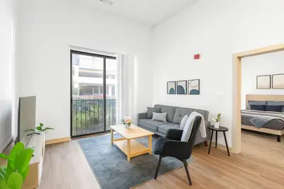 Image de Chic Mid-Rise Apartment | 2br Getaway