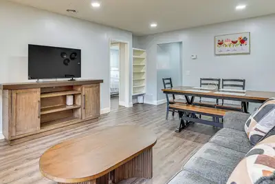 Image de Apt 1 Mi to Monterey State Beach! Bring Your Pets