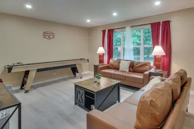 Image de Ou Home Base! 1/2 Mi to Oklahoma Memorial Stadium