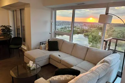 Image de Upscale Urban Retreat | 2br/2ba Corner Condo | Longterm Booking 30+ days only