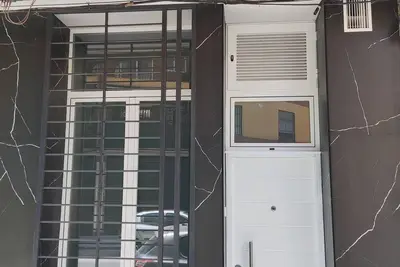 Image de Centrally located, at street level and next to bus and train stations.