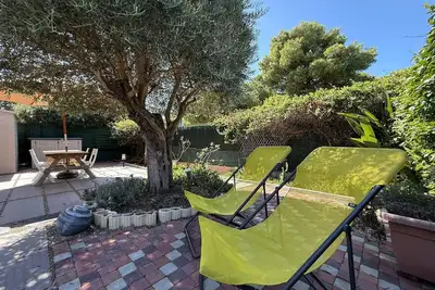 Image de Appartement T2 avec Jardin et Parking Proche Plage