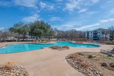 Image de Spacious apt w/pool, hot tub & gym