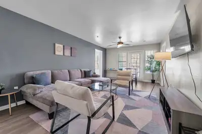 Image de Spacious apt w/pool & hot tub + patio