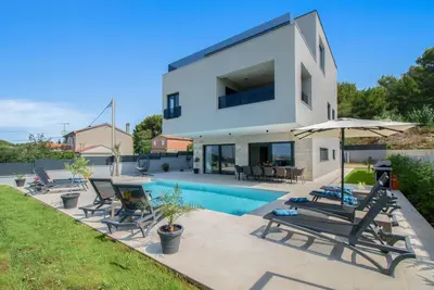 Image de Maison de vacances pour 8 personnes env. 260 qmà Pula, Istrie (Istrische Riviera)