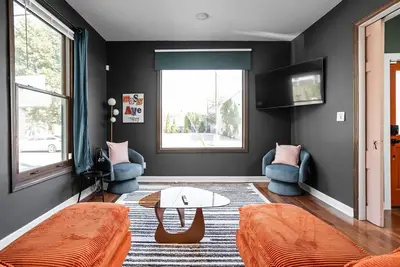 Image de Mass Ave Escape | Dine, Shop & More Steps Away