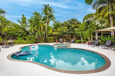 Image de New! Heated Pool, Spa, Firepit 3 Kings Culinary Kitchen