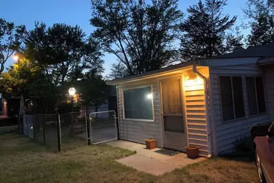 Image de Pet friendly Charming Lake-Access 2-bedroom Cottage with channel pier, fenced