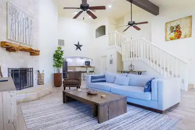 Hoots Hollar Haus - For 6