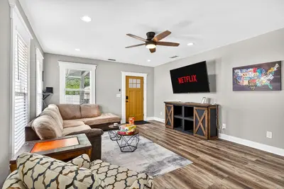Image de Rest & Recharge | Modern Comfort Near Downtown