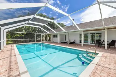 Image de Banyan Beach House on the west end in East Rocks neighborhood!