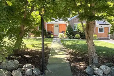 Image de Croton Calm Retreat! 3-bedroom house withe hot tub in Croton-on-Hudson.