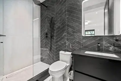 Image de Luxury House near Lake