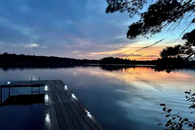 Image de Cozy Traverse City Lake House: Hot Tub, Kayaks, Private Frontage & Sunset Views