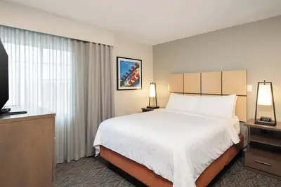 Image de 1 Queen Br Suite | Experience Disneyland resort