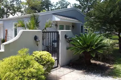 Image de The Nest at Circle Park - Cute Cozy Cottage