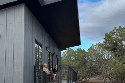 Image de Lost Buck Resort - A modern cottage surrounded by native trees & beautiful view