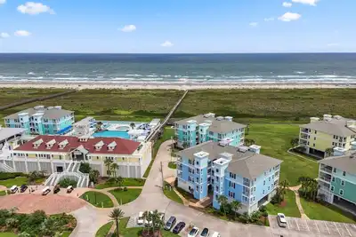 Image de Charming 2-bedroom condo on the top floor with a spectacular view of Gulf Coast